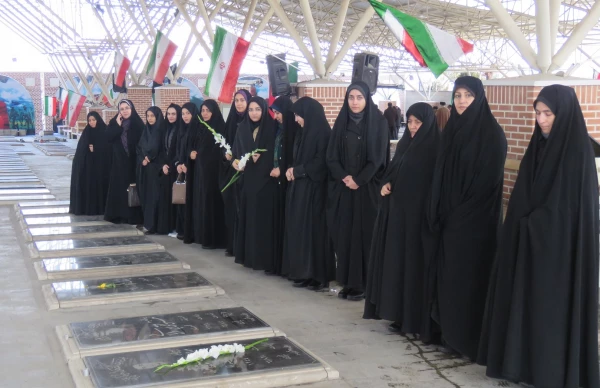 حضور در گلزار شهدا تبریز و تجدید پیمان با آرمان های بلند انقلاب اسلامی