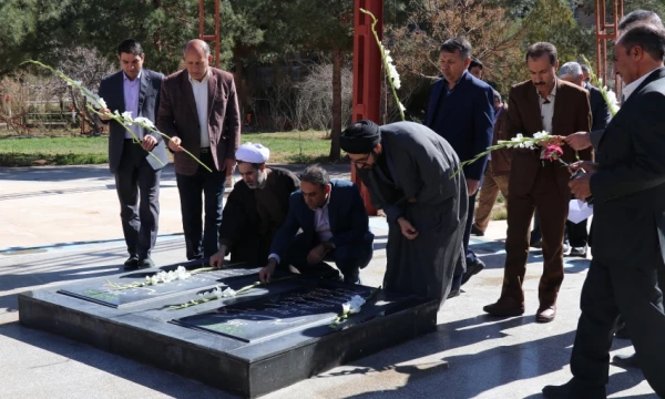 آئین غبارروبی و عطرافشانی قبور مطهر شهدای گمنام در دانشگاه فرهنگیان استان کرمان