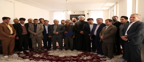 به مناسبت دهه پر فروغ فجر برگزار گردید:

دیدار دانشگاهیان یاسوج با خانواده شهید ایزدپناه 2