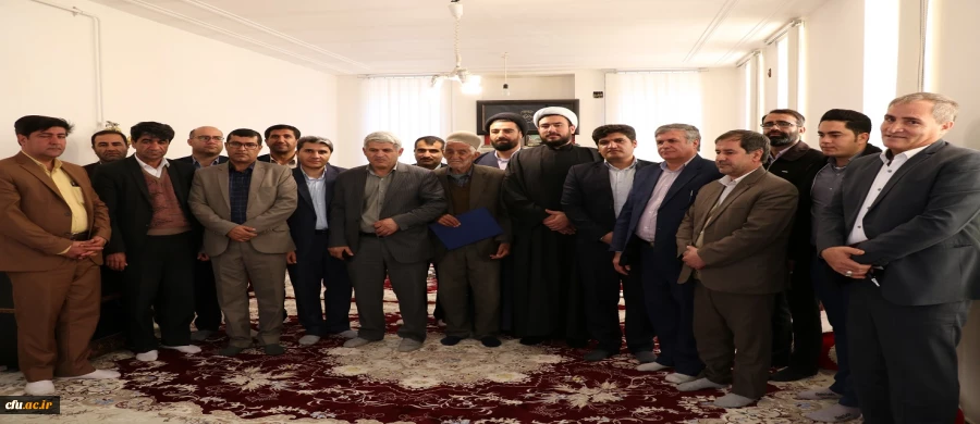 به مناسبت دهه پر فروغ فجر برگزار گردید:

دیدار دانشگاهیان یاسوج با خانواده شهید ایزدپناه 2