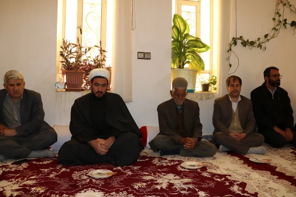 به مناسبت دهه پر فروغ فجر برگزار گردید:

دیدار دانشگاهیان یاسوج با خانواده شهید ایزدپناه 4