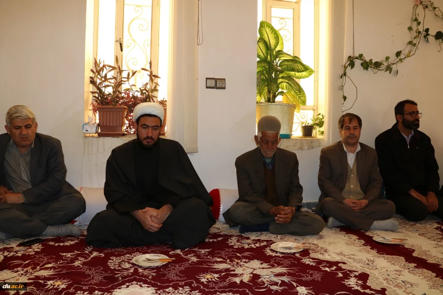 به مناسبت دهه پر فروغ فجر برگزار گردید:

دیدار دانشگاهیان یاسوج با خانواده شهید ایزدپناه 4