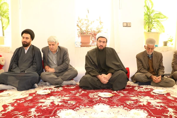 به مناسبت دهه پر فروغ فجر برگزار گردید:

دیدار دانشگاهیان یاسوج با خانواده شهید ایزدپناه 5