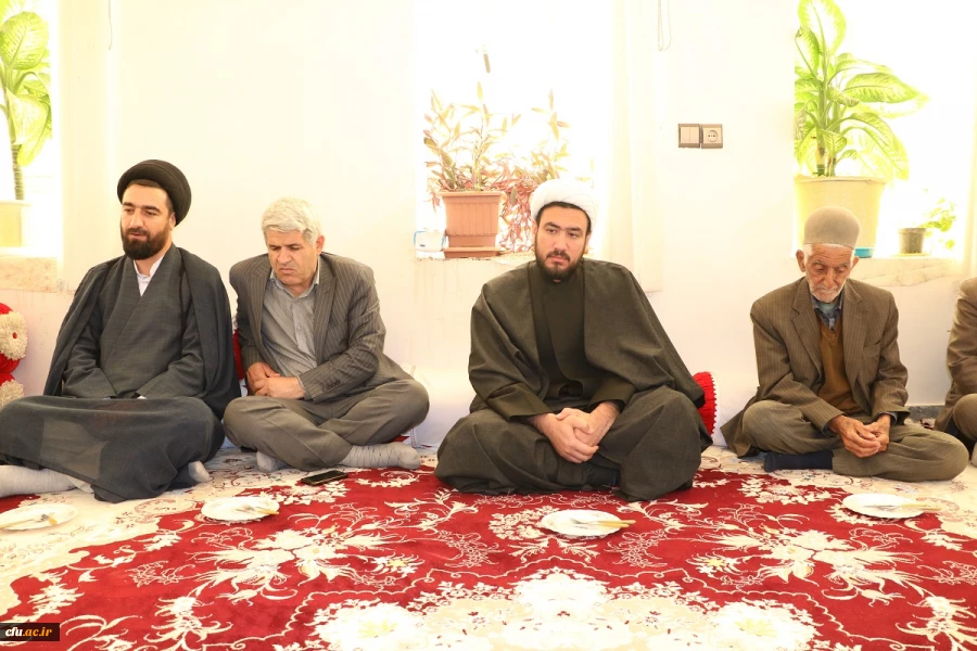 به مناسبت دهه پر فروغ فجر برگزار گردید:

دیدار دانشگاهیان یاسوج با خانواده شهید ایزدپناه 5