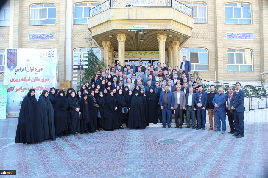 مدیر کل برنامه ریزی، خدمات و رفاه دانشجویی در افتتاحیه دوره توان افزایی سرپرستان شبانه روزی جدید الانتصاب عنوان کرد:

بهره مندی مطلوب از پتانسیل فرصت و انرژی جوانی در جهت امور تربیتی 3