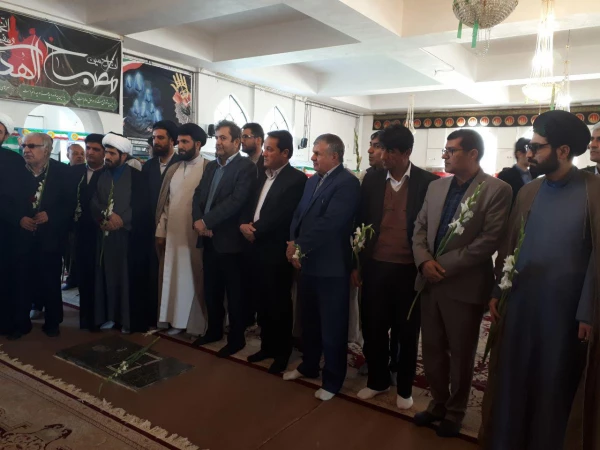 با حضور مسئولان دانشگاه فرهنگیان کهگیلویه و بویراحمد انجام شد:

آئین غبارروبی و عطرافشانی قبور مطهر شهدای یاسوج 3