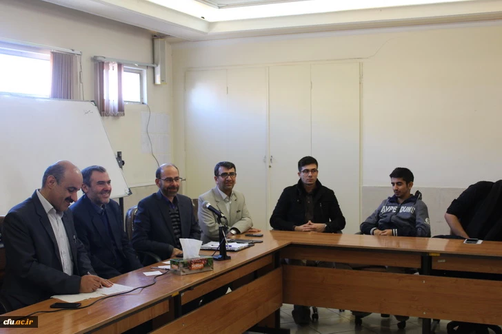 نشست صمیمی دکتررضایی رئیس گروه مطالعات فرهنگی دانشگاه فرهنگیان بامسئولین کانونها وتشکل های دانشجویی دانشگاه فرهنگیان استان قزوین 6