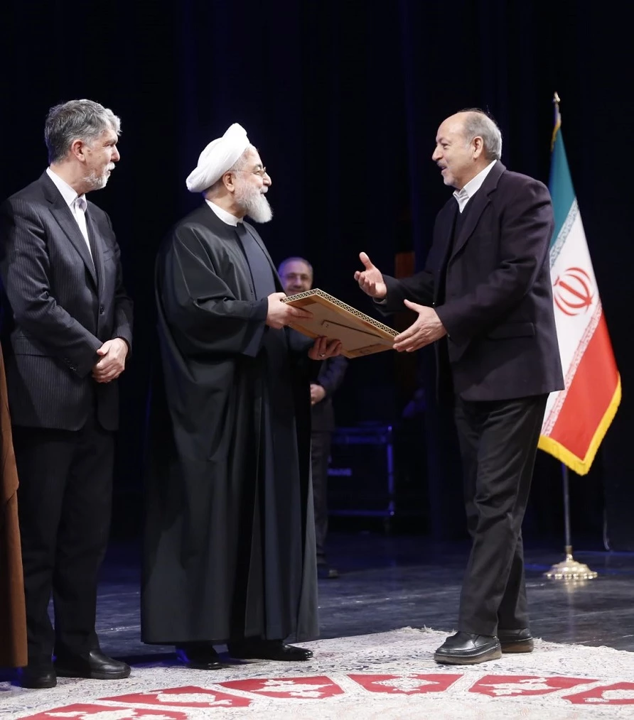 افتخار آفرینی دکتر نصراله صالحی در سی و ششمین دوره کتاب سال جمهوری اسلامی
 3