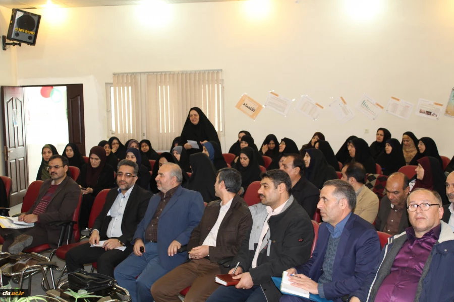 دکتر علی نژاد در نشست صمیمی با سرپرستان سراهای دانشجویی جدید الانتصاب عنوان کرد:  سرپرستان باید در نقش سراهای دانشجویی مبلغان ادبیات رحمت و امتنان باشند 3