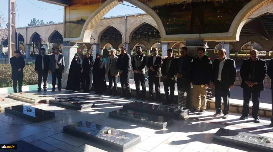 حضور کارکنان ودانشجویان دانشگاه فرهنگیان کرمانشاه در مراسم غبارروبی مزار شهدا 2