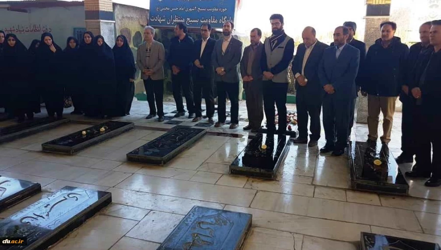 حضور کارکنان ودانشجویان دانشگاه فرهنگیان کرمانشاه در مراسم غبارروبی مزار شهدا 4