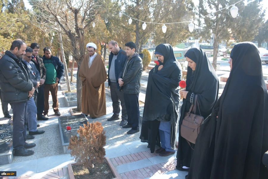 با حضور مسئولان،اساتید و کارکنان دانشگاه فرهنگیان استان آذربایجان غربی

آئین غبارروبی و عطرافشانی قبور مطهر شهدای ارومیه برگزار شد 2