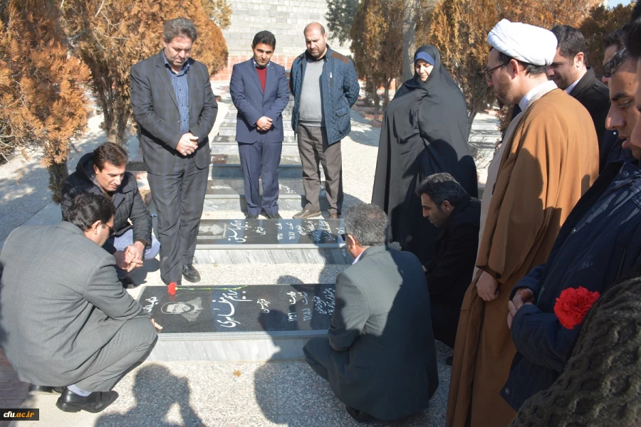 با حضور مسئولان،اساتید و کارکنان دانشگاه فرهنگیان استان آذربایجان غربی

آئین غبارروبی و عطرافشانی قبور مطهر شهدای ارومیه برگزار شد 4