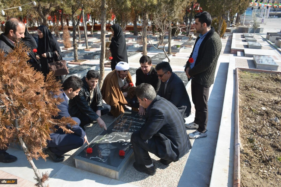 با حضور مسئولان،اساتید و کارکنان دانشگاه فرهنگیان استان آذربایجان غربی

آئین غبارروبی و عطرافشانی قبور مطهر شهدای ارومیه برگزار شد 6