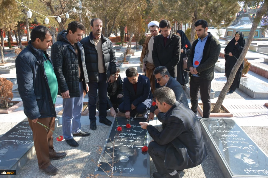 با حضور مسئولان،اساتید و کارکنان دانشگاه فرهنگیان استان آذربایجان غربی

آئین غبارروبی و عطرافشانی قبور مطهر شهدای ارومیه برگزار شد 7