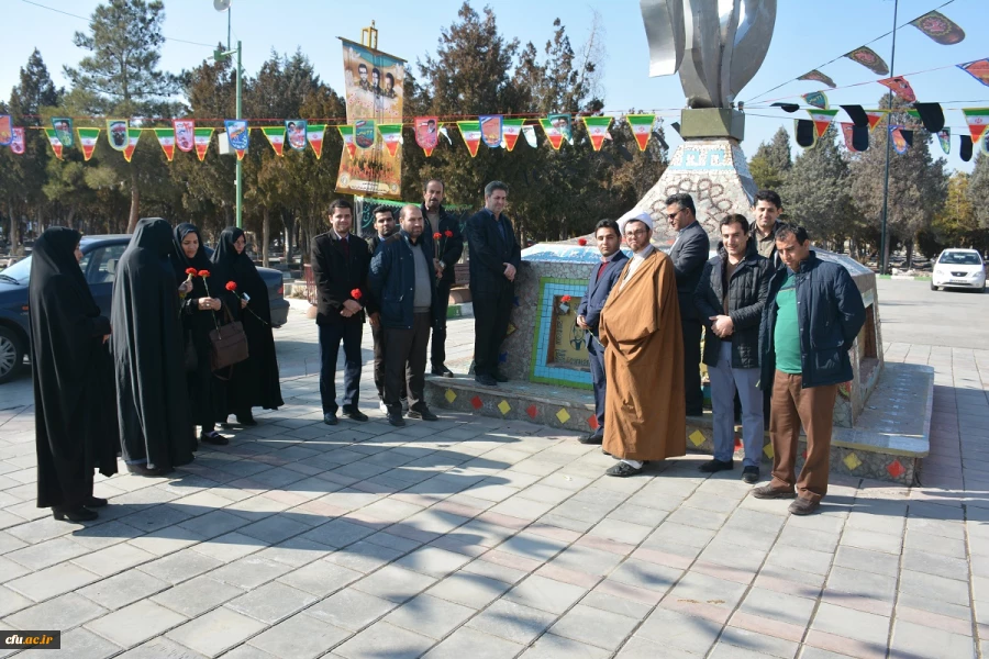 با حضور مسئولان،اساتید و کارکنان دانشگاه فرهنگیان استان آذربایجان غربی

آئین غبارروبی و عطرافشانی قبور مطهر شهدای ارومیه برگزار شد 8