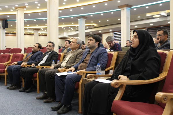 در کارگاه تخصصی فضای مجازی ویژه سرپرستان شبانه روزی جدید الانتصاب مطرح شد:

نقش دانشگاه فرهنگیان در فرصت سازی و آگاهی رساندن به جوانان در استفاده سالم از فضای مجازی برجسته است 2