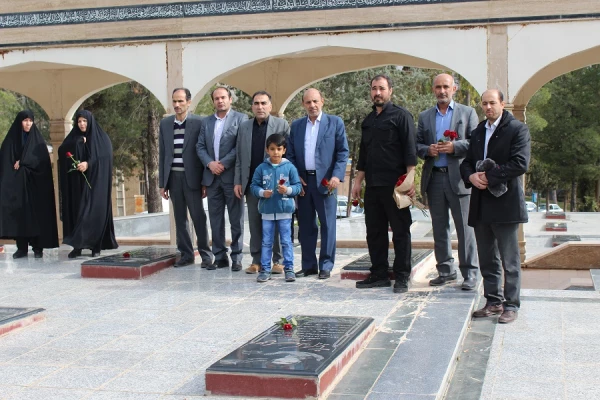 مراسم غبارروبی و عطر افشانی گلزار شهدا به مناسبت دهه مبارک فجر برگزار شد.