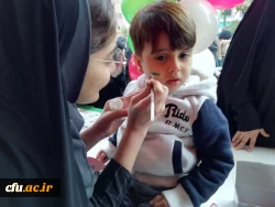 دانشجو معلمان دانشگاه فرهنگیان مازندران در غرفه این دانشگاه در مسیر راهپیمایی ۲۲ بهمن عشق به وطن، پرچم و آرمان ها را تدریس کردند.