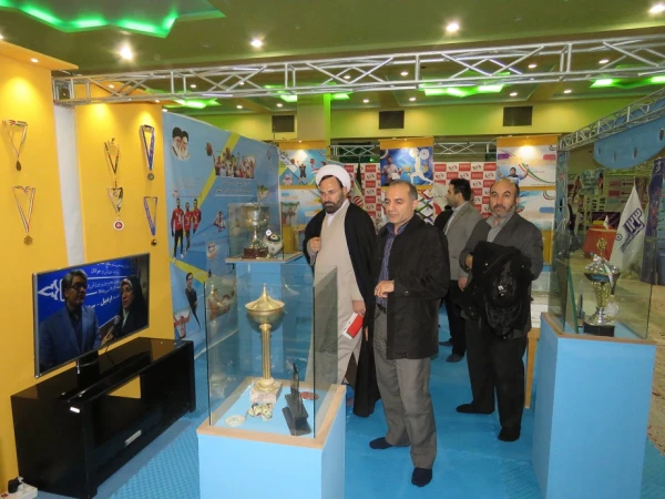 بازدید جمعی از همکاران دانشگاه فرهنگیان استان اردبیل از نمایشگاه دستاوردهای انقلاب اسلامی 4