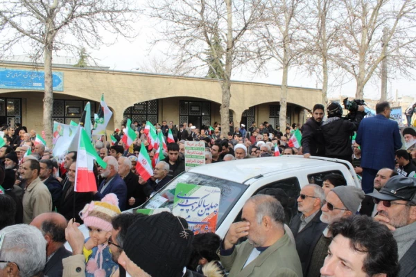 شرکت گسترده وپرشور مسئولین،کارکنان ودانشجویان دانشگاه فرهنگیان استان قزوین درراهپیمایی یوم الله 22بهمن 97 12