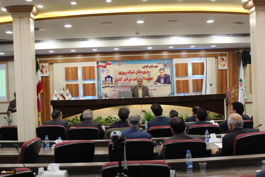 در اختتامیه دوره توان افزایی سرپرستان شبانه روزی جدید الانتصاب:

تجلیل از نفرات برگزیده در کسب نمره  برتر آزمون ورودی سرپرستان شبانه روزی 2