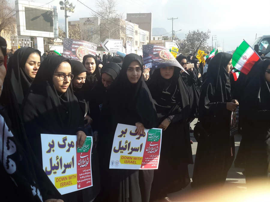 حضور دانشگاهیان دانشگاه فرهنگیان ایلام در راهپیمایی 22 بهمن