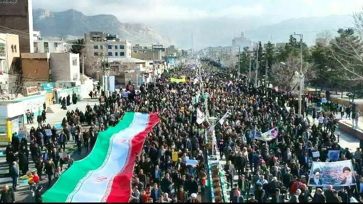 حضور دانشگاهیان دانشگاه فرهنگیان ایلام در راهپیمایی 22 بهمن