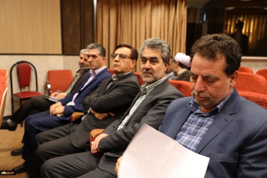 نشست صمیمی اساتید و اعضای هیات علمی با دکتر خنیفر و اعضای هیات رییسه 4