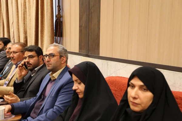 نشست صمیمی اساتید و اعضای هیات علمی با دکتر خنیفر و اعضای هیات رییسه 13