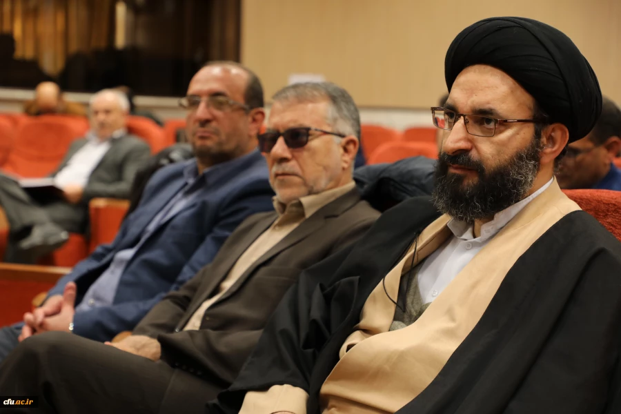 نشست صمیمی اساتید و اعضای هیات علمی با دکتر خنیفر و اعضای هیات رییسه 17