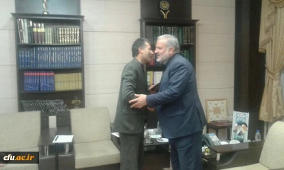 تقدیم ابلاغ ریاست هیات امنای دانشگاه فرهنگیان استان به استاندار سیستان وبلوچستان