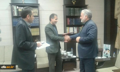 تقدیم ابلاغ ریاست هیات امنا ی دانشگاه فرهنگیان استان به استاندار سیستان وبلوچستان جناب آقای مهندس موهبتی