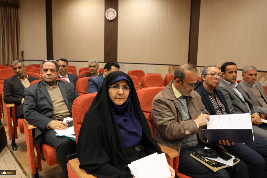 در نشست صمیمی اساتید و  اعضای هیئت علمی با رییس  و اعضای هیئت رئیسه  تاکید کرد:

لزوم بومی سازی آیین نامه و شیوه نامه ترفیع و تعیین تکلیف اساتید متناسب با ویژگی های خاص این دانشگاه 2