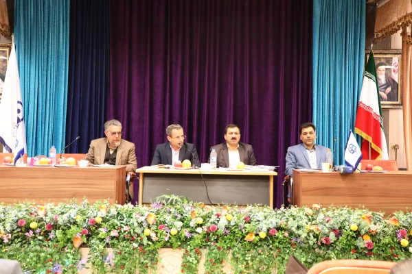 در نشست صمیمی اساتید و  اعضای هیئت علمی با رییس  و اعضای هیئت رئیسه  تاکید کرد:

لزوم بومی سازی آیین نامه و شیوه نامه ترفیع و تعیین تکلیف اساتید متناسب با ویژگی های خاص این دانشگاه 2