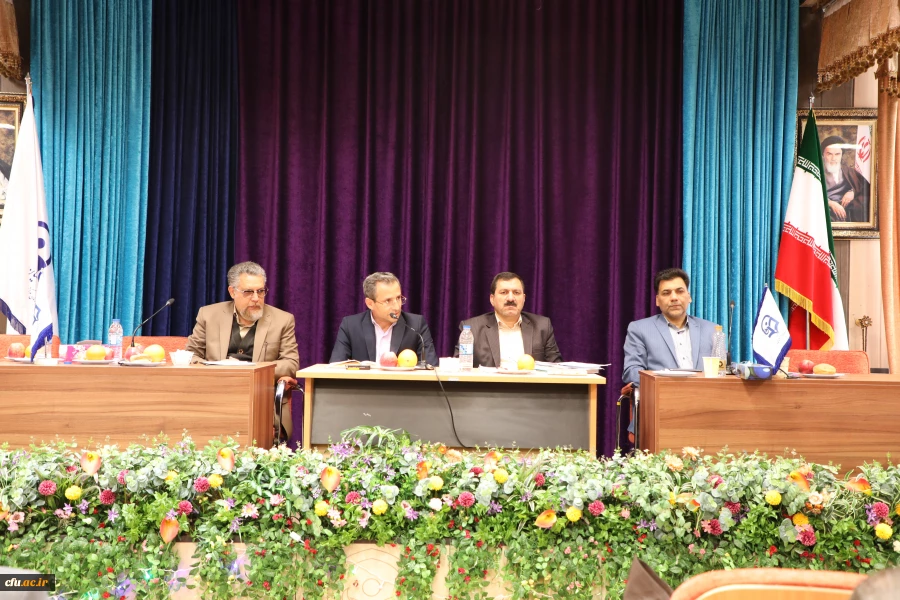 در نشست صمیمی اساتید و  اعضای هیئت علمی با رییس  و اعضای هیئت رئیسه  تاکید کرد:

لزوم بومی سازی آیین نامه و شیوه نامه ترفیع و تعیین تکلیف اساتید متناسب با ویژگی های خاص این دانشگاه 2