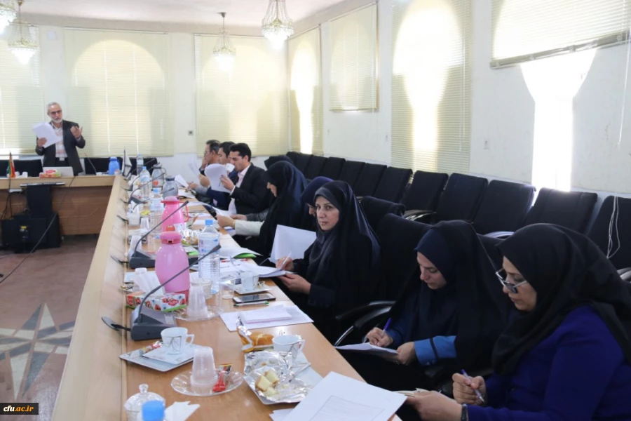 برگزاری دوره توانمند سازی کارورزی مدرسان پردیس های استان یزد
 5