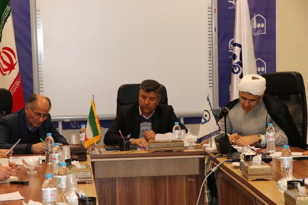 دکتر عروف زاد در ستاد اقامه نماز دانشگاه فرهنگیان استان اصفهان  :
در تعمیق و ترویج نماز باید با راهبرد و برنامه عمل کرد