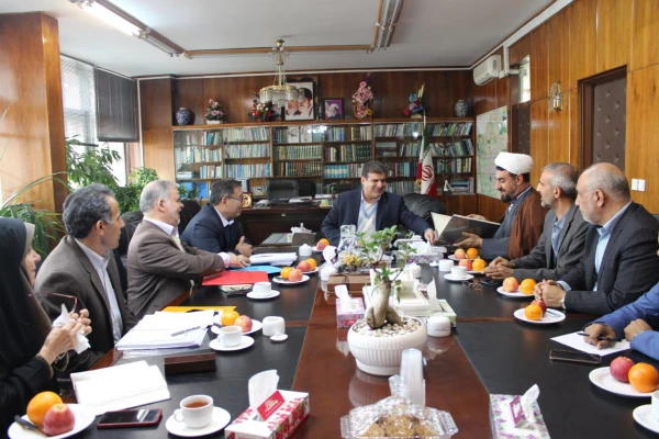 دکتر پرویز انصاری راد سرپرست مدیریت پردیس های استان تهران در دیدار با عبدالرضا فولادوند مدیرکل آموزش و پرورش شهر تهران