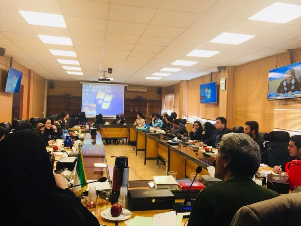 در کارگاه آموزشی ارتقاء کیفیت زندگی ویژه دانشجومعلمان عنوان شد:

شناخت و کاربرد صندلی گفتگو  در  شکل گیری عادات رفتاری سازنده در  زندگی شخصی و حرفه ای 4