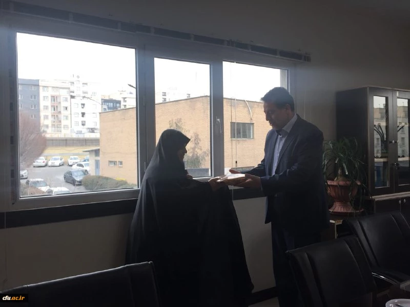 معاون دانشجویی دانشگاه همزمان با قرار گرفتن در آستانه سالروز ولادت حضرت فاطمه زهرا (س) در جلسه ادارات کل مشاوره، بهداشت و سلامت عنوان کرد:

در اجرای برنامه عملیاتی سال 98؛  اگر ها را به باورها تبدیل کنیم. 2