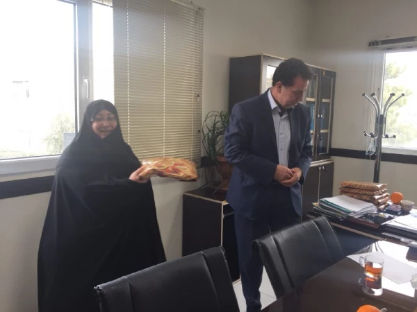 معاون دانشجویی دانشگاه همزمان با قرار گرفتن در آستانه سالروز ولادت حضرت فاطمه زهرا (س) در جلسه ادارات کل مشاوره، بهداشت و سلامت عنوان کرد:

در اجرای برنامه عملیاتی سال 98؛  اگر ها را به باورها تبدیل کنیم. 2