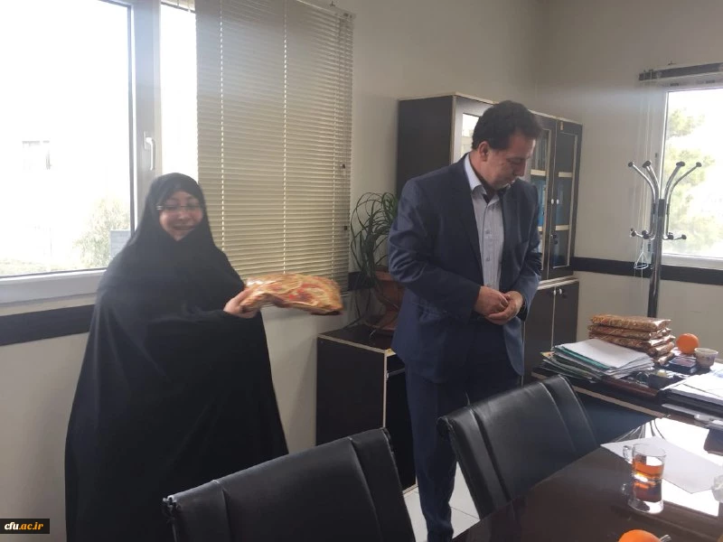 معاون دانشجویی دانشگاه همزمان با قرار گرفتن در آستانه سالروز ولادت حضرت فاطمه زهرا (س) در جلسه ادارات کل مشاوره، بهداشت و سلامت عنوان کرد:

در اجرای برنامه عملیاتی سال 98؛  اگر ها را به باورها تبدیل کنیم. 2