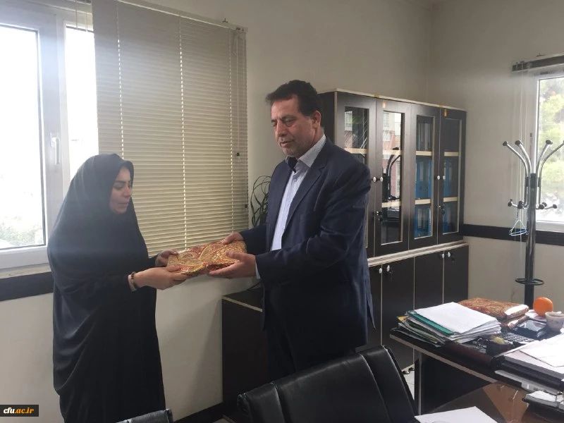 معاون دانشجویی دانشگاه همزمان با قرار گرفتن در آستانه سالروز ولادت حضرت فاطمه زهرا (س) در جلسه ادارات کل مشاوره، بهداشت و سلامت عنوان کرد:

در اجرای برنامه عملیاتی سال 98؛  اگر ها را به باورها تبدیل کنیم. 2