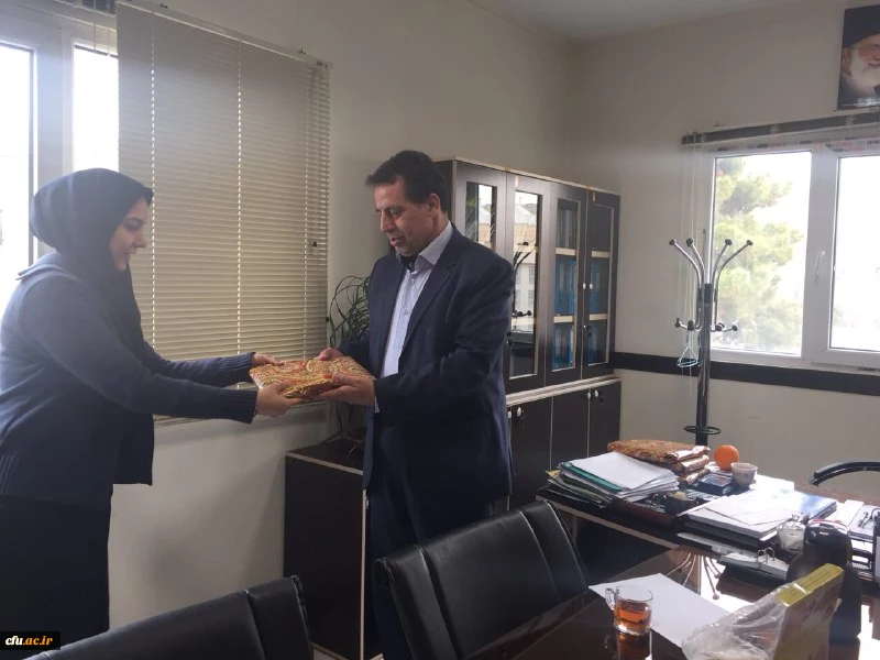 معاون دانشجویی دانشگاه همزمان با قرار گرفتن در آستانه سالروز ولادت حضرت فاطمه زهرا (س) در جلسه ادارات کل مشاوره، بهداشت و سلامت عنوان کرد:

در اجرای برنامه عملیاتی سال 98؛  اگر ها را به باورها تبدیل کنیم. 2