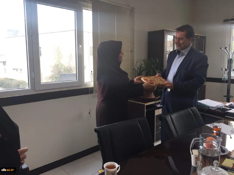 معاون دانشجویی دانشگاه همزمان با قرار گرفتن در آستانه سالروز ولادت حضرت فاطمه زهرا (س) در جلسه ادارات کل مشاوره، بهداشت و سلامت عنوان کرد:

در اجرای برنامه عملیاتی سال 98؛  اگر ها را به باورها تبدیل کنیم. 2