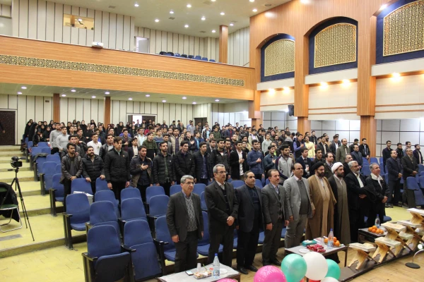 با حضور حجت الاسلام و المسلمین دادگر برگزار شد:

همایش قرآن و عترت با محوریت ولادت حضرت صدیقه طاهره (س) و حضرت امام (ره) بنیانگذار کبیر انقلاب اسلامی