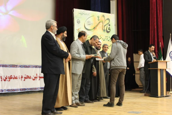 با حضور حجت الاسلام و المسلمین دادگر برگزار شد:

همایش قرآن و عترت با محوریت ولادت حضرت صدیقه طاهره (س) و حضرت امام (ره) بنیانگذار کبیر انقلاب اسلامی