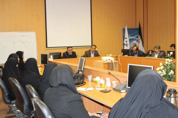 کتر انصاری راد در جلسه صمیمی با سرپرستان شبانه روزی استان تهران تاکید کرد:
سرپرست شبانه روزی، مهم ترین مسئولیت در دانشگاه فرهنگیان