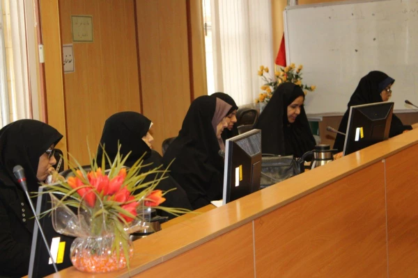 کتر انصاری راد در جلسه صمیمی با سرپرستان شبانه روزی استان تهران تاکید کرد:
سرپرست شبانه روزی، مهم ترین مسئولیت در دانشگاه فرهنگیان